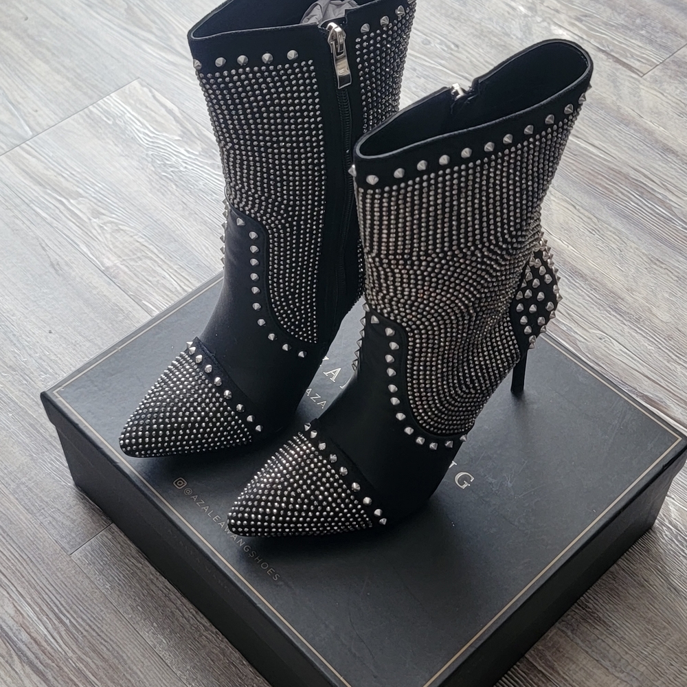 Chic Black Studded Heeled Boots